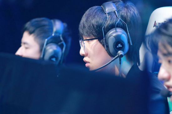 S15淘汰赛精彩对决 AL战T1 TES迎G2